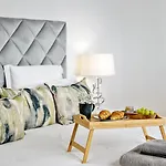 Ajuda I - Penthouse By Pausa شقة *