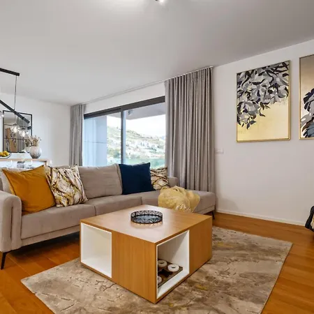 Ajuda I - Penthouse Funchal (Madeira)